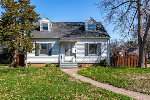1024 Berg Pl, Davenport, IA 52804