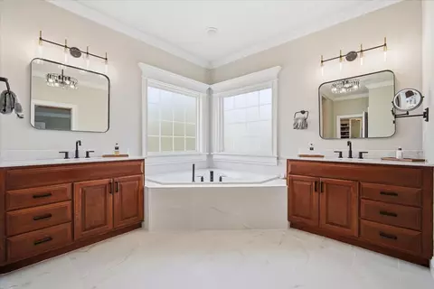 Bath - 5 Mackenzie Ct, Bloomington, IL 61704 photo 1 of 4