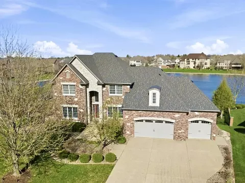 5 Mackenzie Ct, Bloomington, IL 61704