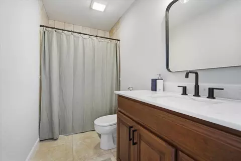Bath - 5 Mackenzie Ct, Bloomington, IL 61704 photo 4 of 4