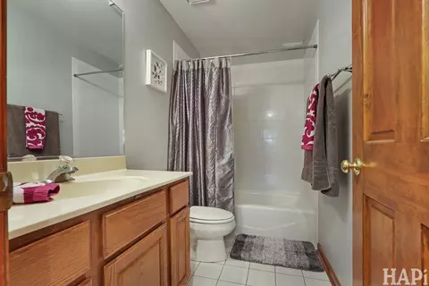 Bath - 10 N775 Muirhead Rd, Elgin, IL 60124 photo 4 of 5