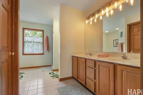 Bath - 10 N775 Muirhead Rd, Elgin, IL 60124 photo 2 of 5