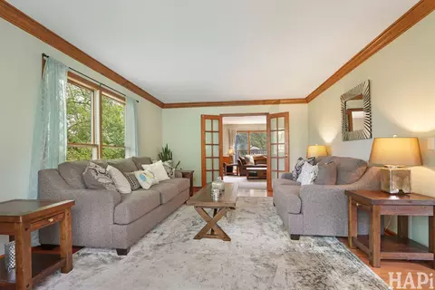 Living - 10 N775 Muirhead Rd, Elgin, IL 60124 photo 4 of 6