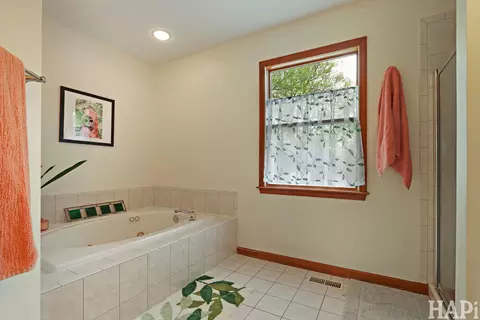 Bath - 10 N775 Muirhead Rd, Elgin, IL 60124 photo 3 of 5