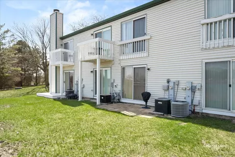 Exterior - 2437 Devonshire Ct, Aurora, IL 60502 photo 2 of 2