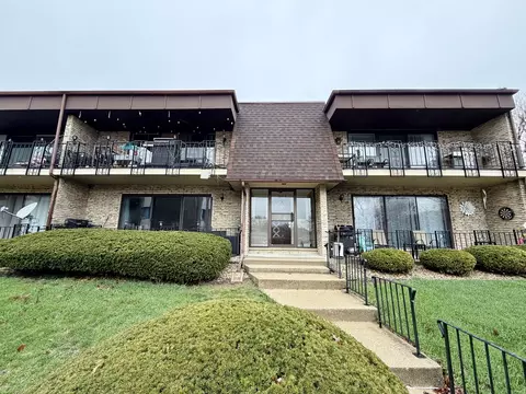 9111 S Roberts Rd #8A, Hickory Hills, IL 60457