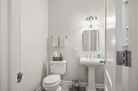 Bath - Undisclosed, Chicago, IL 60618 photo 1 of 4