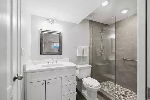 Bath - Undisclosed, Chicago, IL 60618 photo 4 of 4
