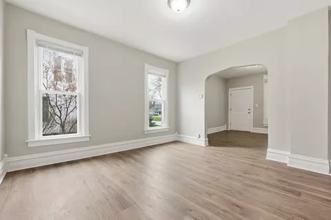Living - 835 Oak St, Elgin, IL 60123 photo 3 of 6