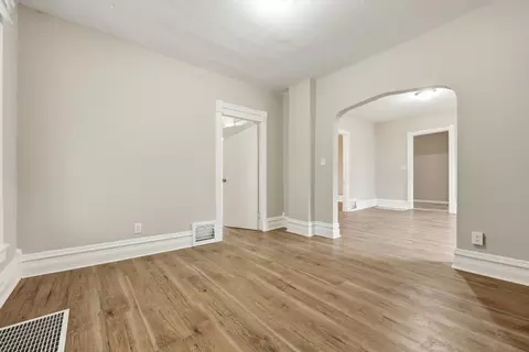 Living - 835 Oak St, Elgin, IL 60123 photo 1 of 6