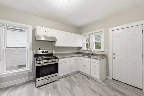 Kitchen - 835 Oak St, Elgin, IL 60123 photo 1 of 4