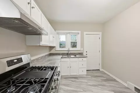 Kitchen - 835 Oak St, Elgin, IL 60123 photo 4 of 4