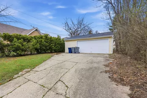 Exterior - 835 Oak St, Elgin, IL 60123 photo 10 of 10