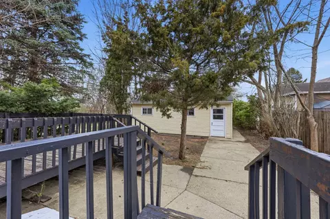 Exterior - 835 Oak St, Elgin, IL 60123 photo 3 of 10