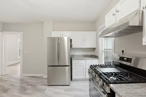 Kitchen - 835 Oak St, Elgin, IL 60123 photo 3 of 4