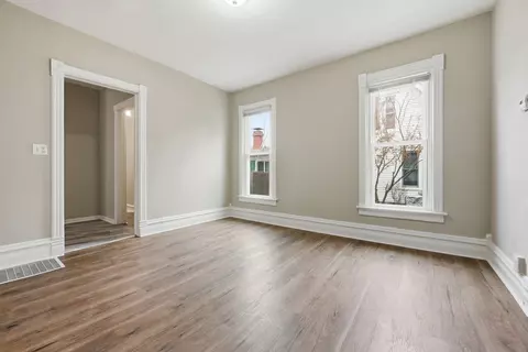 Living - 835 Oak St, Elgin, IL 60123 photo 6 of 6