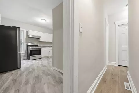 Entry Way - 835 Oak St, Elgin, IL 60123 photo 1 of 1