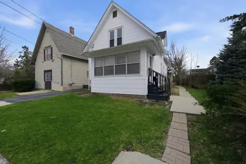 835 Oak St, Elgin, IL 60123