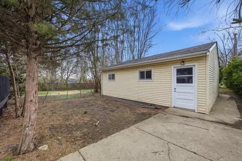 Exterior - 835 Oak St, Elgin, IL 60123 photo 8 of 10