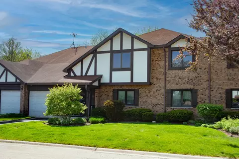 538 Banyon Ln #D, La Grange, IL 60525