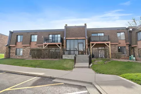 712 Tipperary Ct #2B, Schaumburg, IL 60193