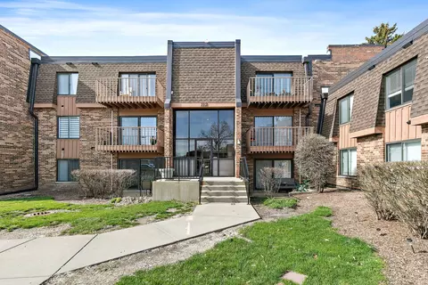 112 Mullingar Ct #1A, Schaumburg, IL 60193