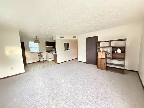 Living - 916 S 10th St, Herrin, IL 62948 photo 1 of 6