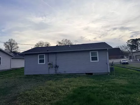 Exterior - 916 S 10th St, Herrin, IL 62948 photo 6 of 6