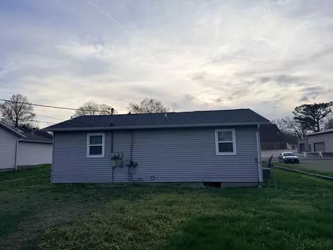 Exterior - 916 S 10th St, Herrin, IL 62948 photo 3 of 6