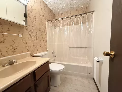 Bath - 916 S 10th St, Herrin, IL 62948 photo 1 of 2