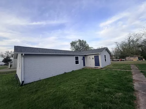 Exterior - 916 S 10th St, Herrin, IL 62948 photo 2 of 6