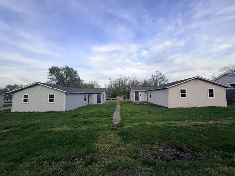 Exterior - 916 S 10th St, Herrin, IL 62948 photo 5 of 6