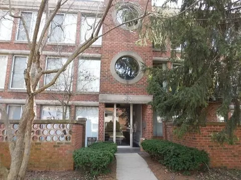 8050 Arbor Ln #303, Northfield, IL 60093