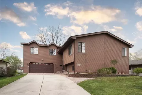 119 Salem Dr S, Schaumburg, IL 60193