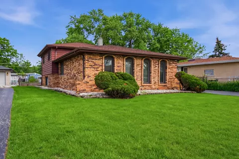 17243 Bernadine St, Lansing, IL 60438