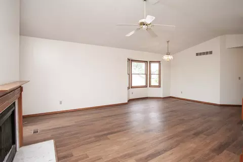 606 Carriage Hills Rd, Normal, IL 61761 photo 9