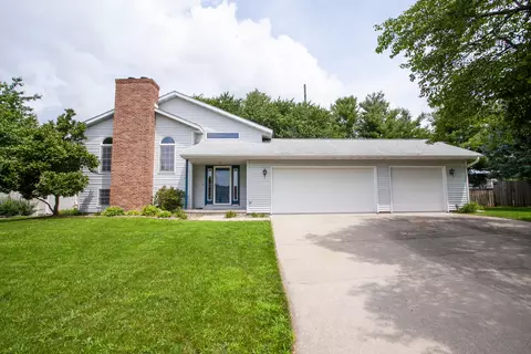606 Carriage Hills Rd, Normal, IL 61761 photo 1