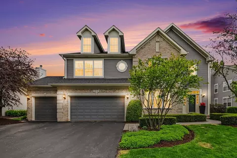 2715 Forest Creek Ln, Naperville, IL 60565