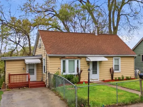 32 Arlington Ln, Fox Lake, IL 60020