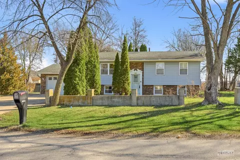 351 Catherine St, Aurora, IL 60505