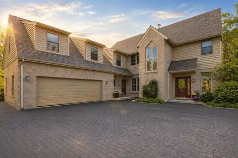 840 Huntley Woods Dr, Crete, IL 60417