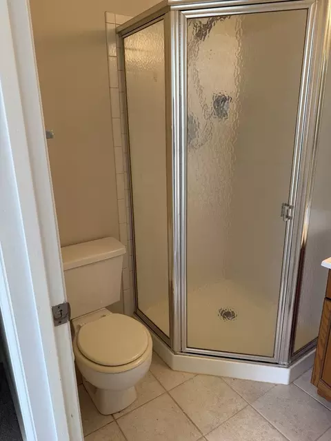 Bath - 681 Thorntree Ct #A1, Bartlett, IL 60103 photo 2 of 4