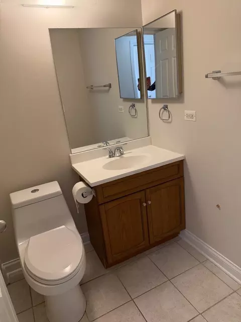 Bath - 681 Thorntree Ct #A1, Bartlett, IL 60103 photo 4 of 4