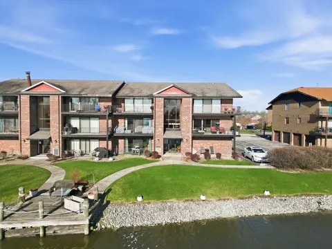 19533 Lake Shore Dr #2S, Lynwood, IL 60411