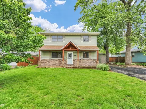 108 W Jackson St, Mahomet, IL 61853