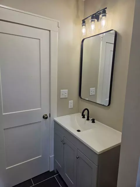 Bath - 806 E Olive St, Bloomington, IL 61701 photo 5 of 7