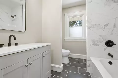 Bath - 806 E Olive St, Bloomington, IL 61701 photo 6 of 7