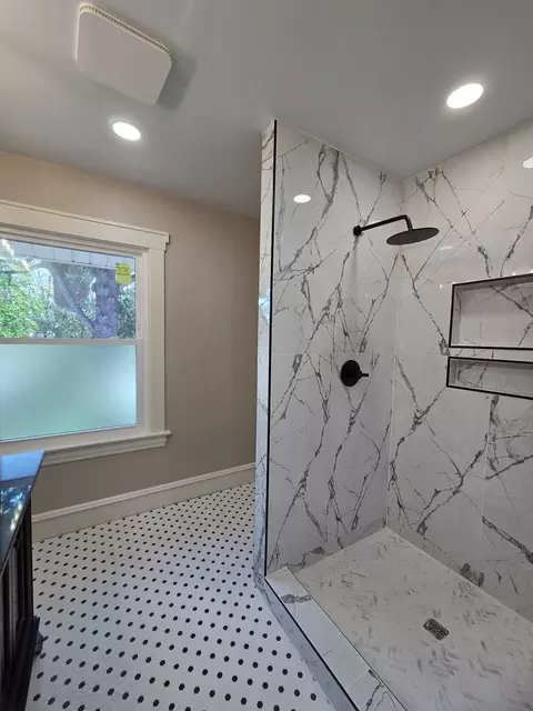 Bath - 806 E Olive St, Bloomington, IL 61701 photo 1 of 7