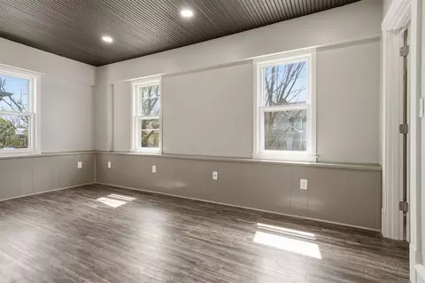 Living - 806 E Olive St, Bloomington, IL 61701 photo 1 of 6
