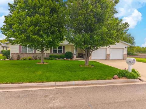 608 N Cherokee Ln, Pontiac, IL 61764